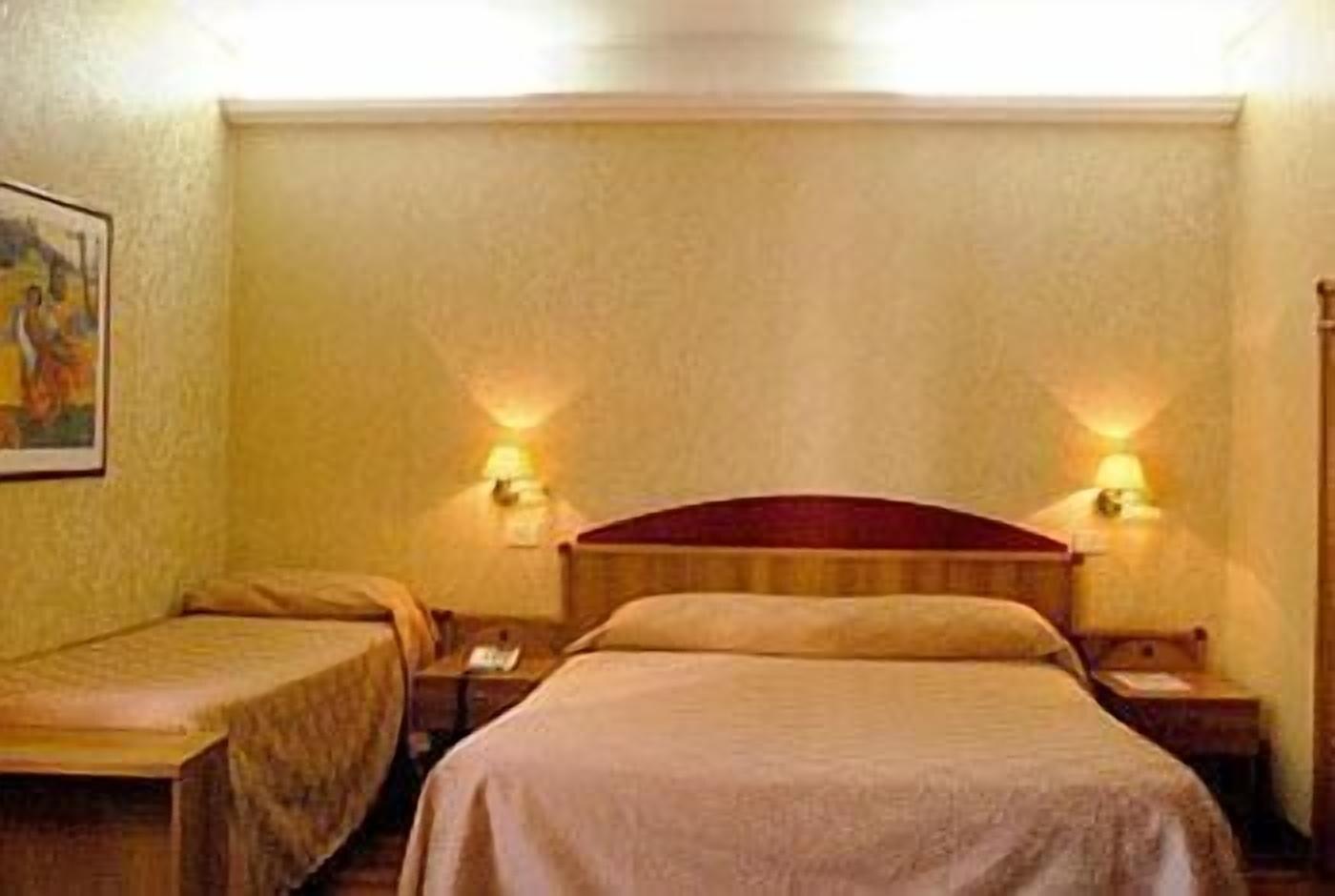 Phi Hotel Ambra Pescara Zimmer foto